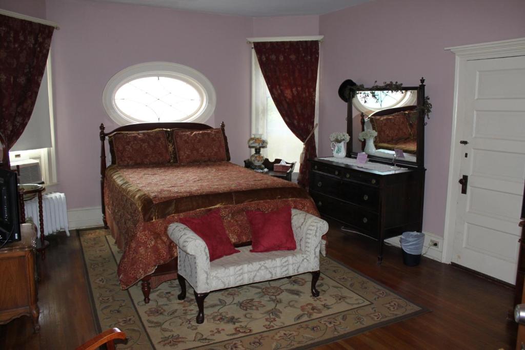 Victorian Charm Inn Main image 2